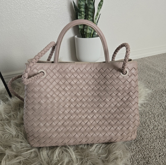 QUINCE Handwoven Satchel - Picture 3 of 9